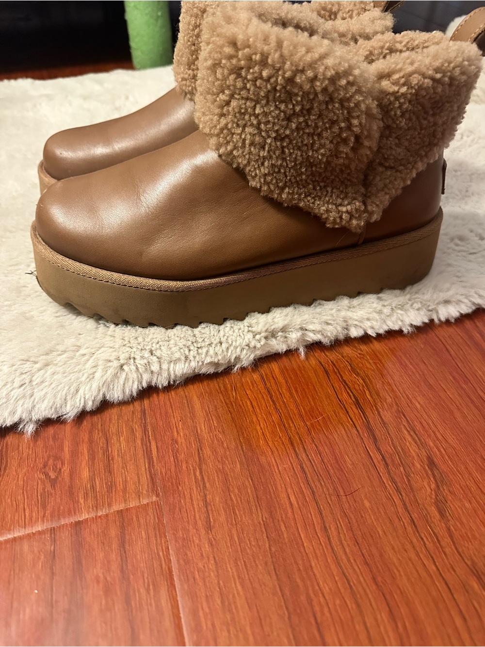 Cozy Tan Faux-Shearling Platform booties like new